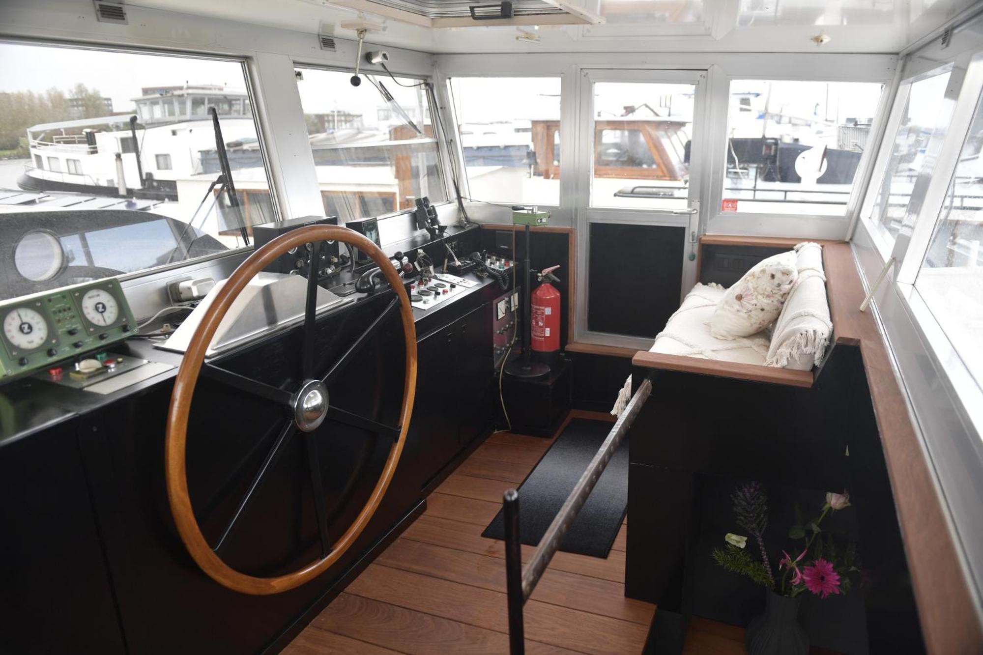 Bed and Breakfast Wheelhouse Euphrate Houseboat Diemerbrug Exterior foto